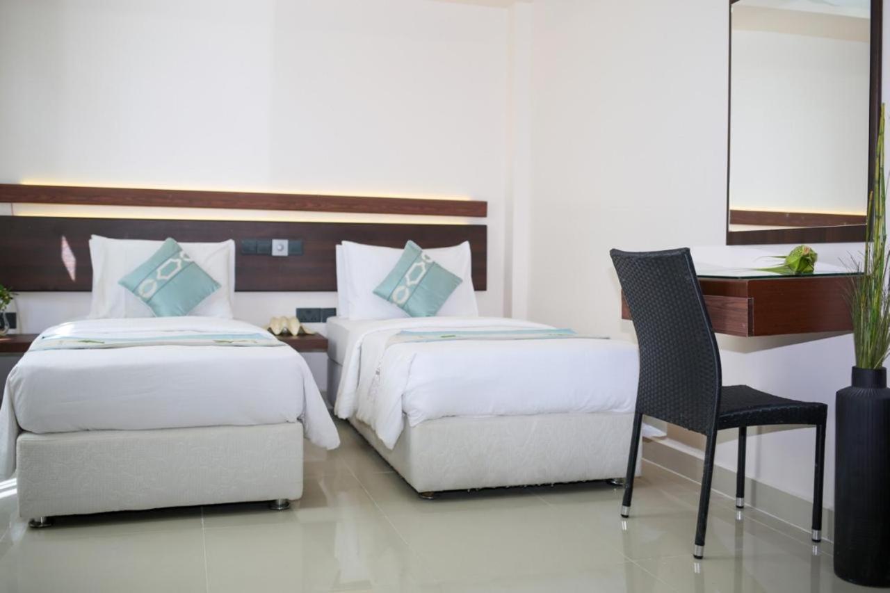 The White Harp Beach Hotel Male Exterior photo