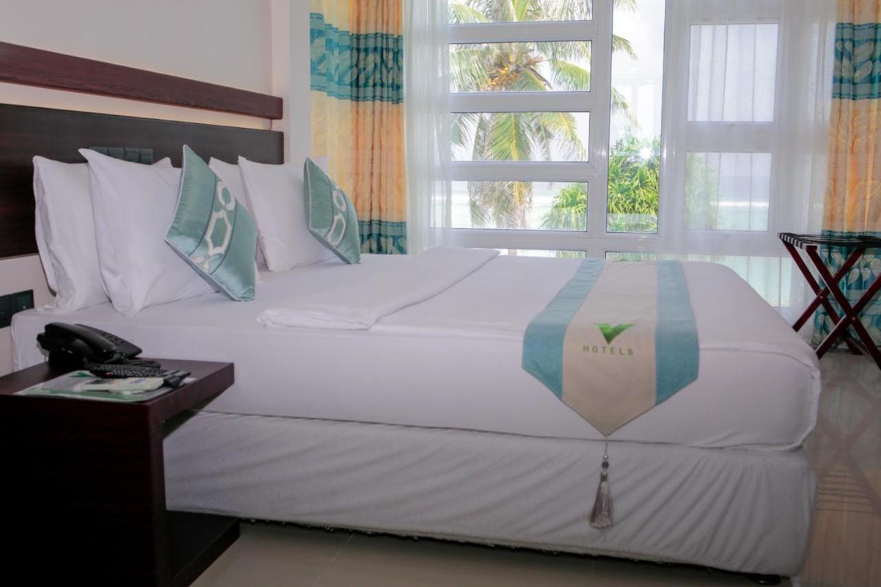The White Harp Beach Hotel Male Exterior photo