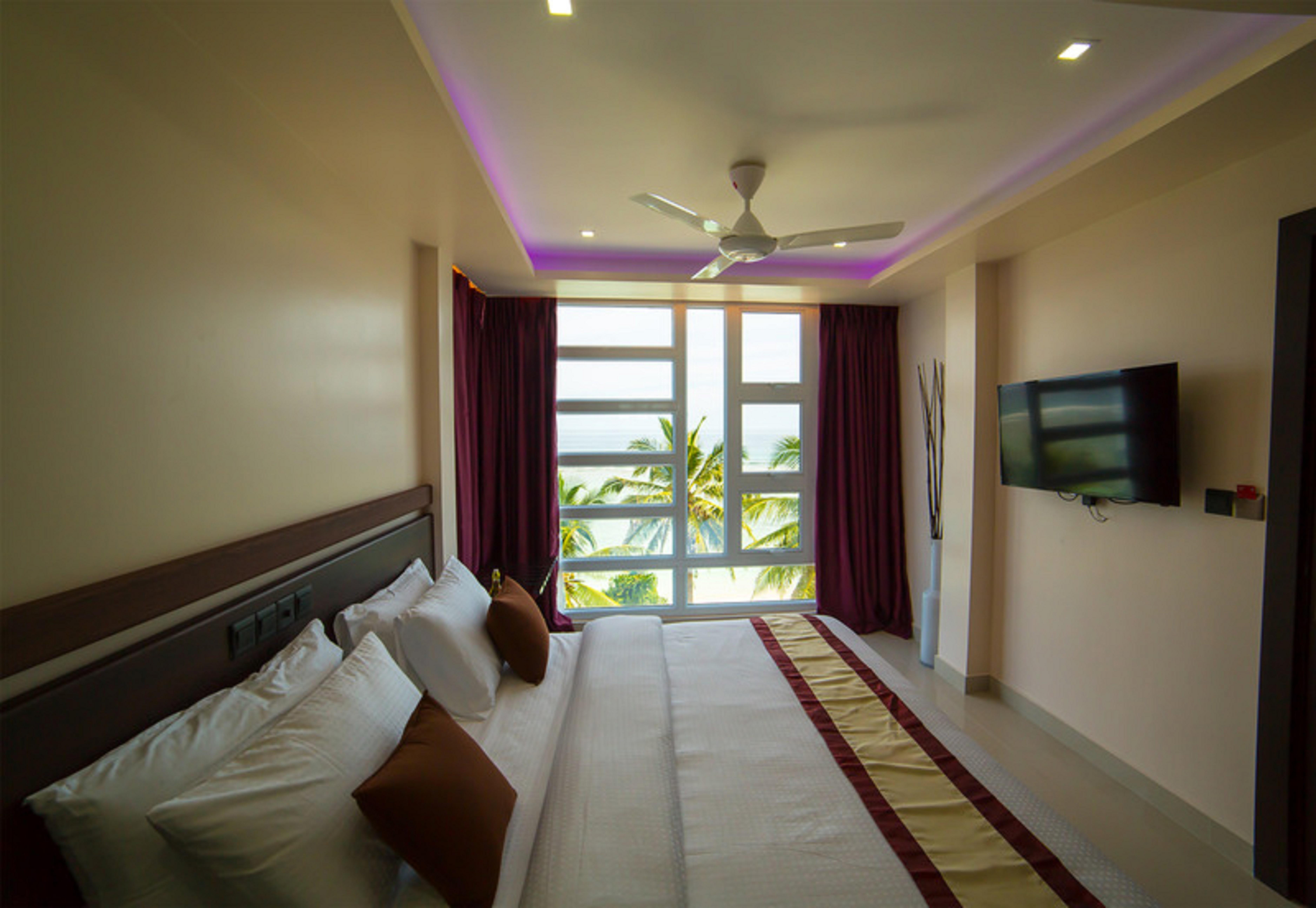 The White Harp Beach Hotel Male Exterior photo
