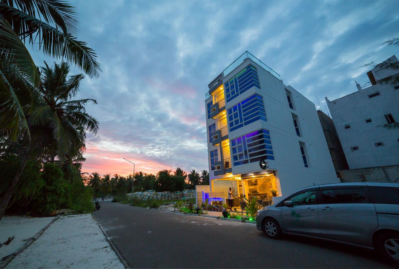 The White Harp Beach Hotel Male Exterior photo