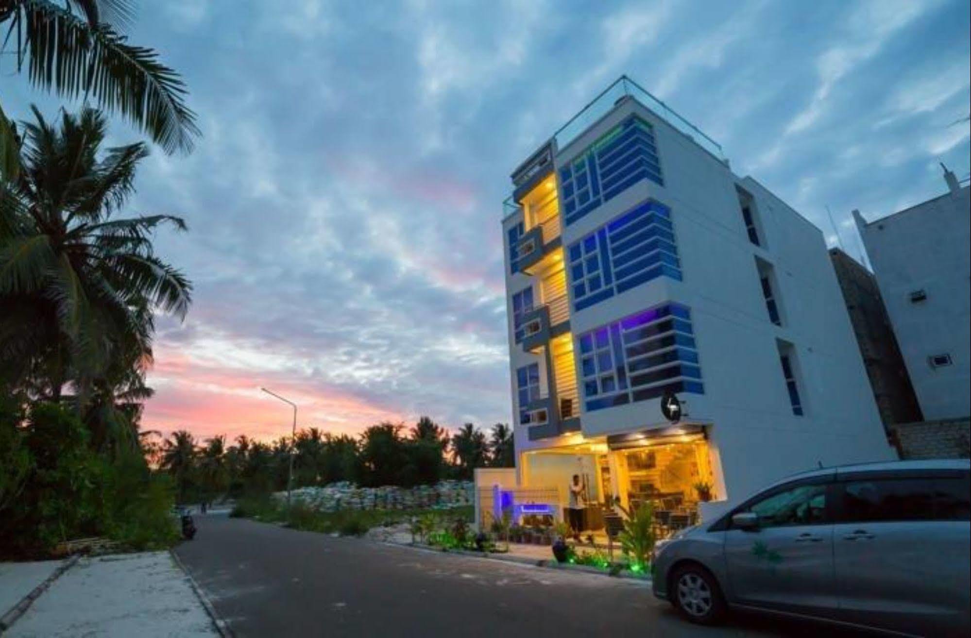 The White Harp Beach Hotel Male Exterior photo